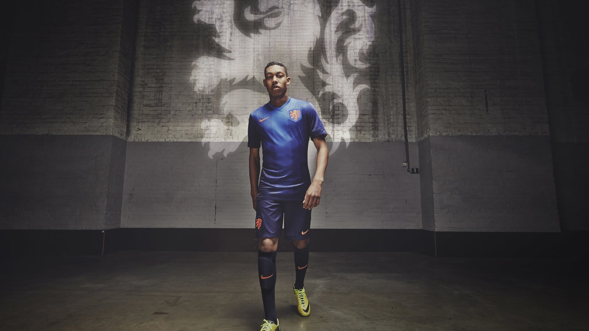 球员状态！一线队队员训练表现获得赞誉，足球队一线队要求几人